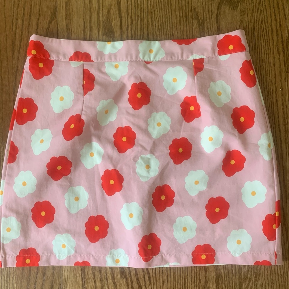 Flower detail skirt